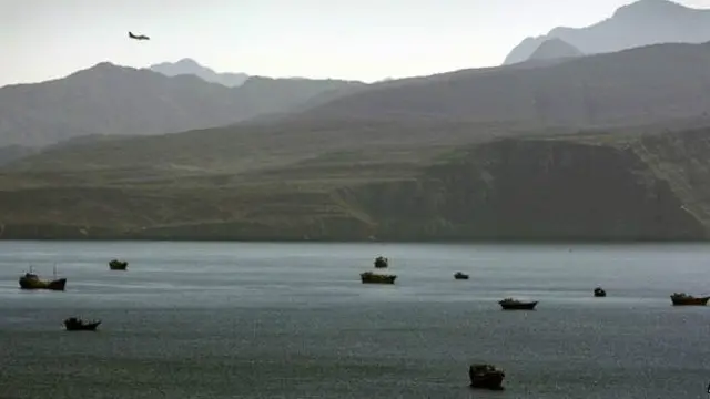 ایران نے 28 اپریل کو جزائر مارشل جانے والے مال بردار بحری جہاز جس میں عملے کے 24 ارکان سوار تھے کو راستے میں روک لیا تھا۔