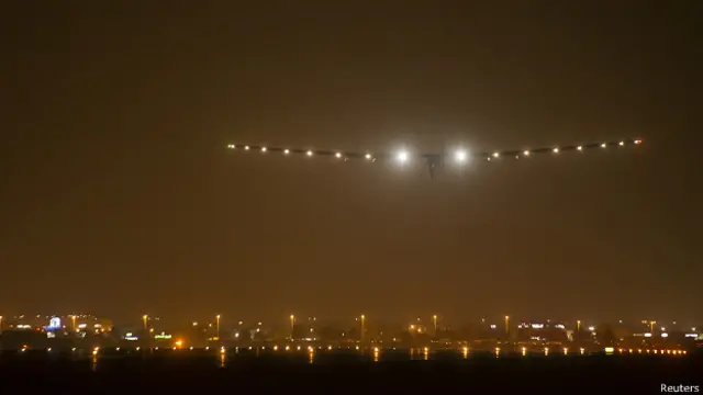 在南京观看了起飞过程的BBC驻上海记者沙磊（John Sudworth）说，太平洋上空出现一个冷锋带，这个锋面目前看来无法绕行。