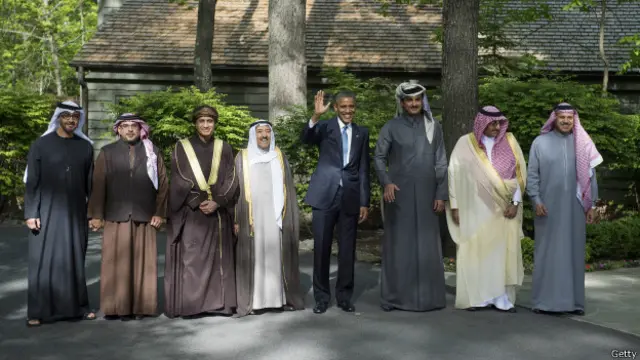 Presiden Obama mengatakan siap melindungi negara-negara sekutunya di Teluk Arab dari ancaman eksternal.