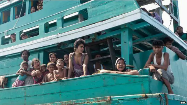 600多名來自孟加拉和緬甸的難民周五（15日）抵達該國亞齊省海岸