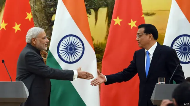 نریندر مودی چین کے تین روزہ دورہ پر ہیں جہاں انھوں نے چین کے ساتھ 24 معاہدوں پر دستخط کیے ہیں