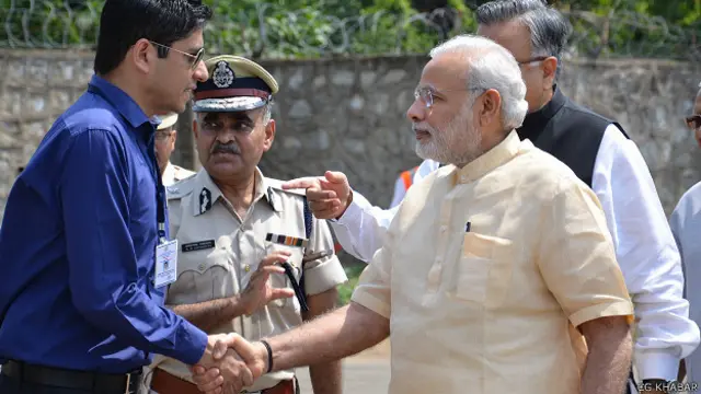 नरेंद्र मोदी और बस्तर के डीएम