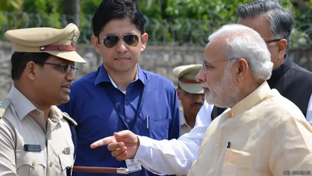 मोदी और बस्तर के डीएम