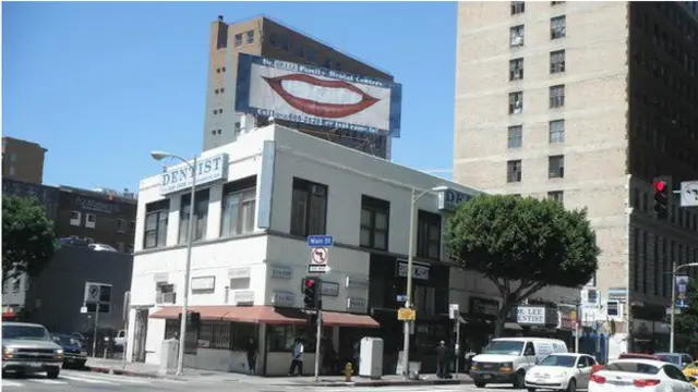 En la oficina de Parker todavía hay una clínica dental.