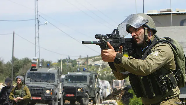 نفى الجيش الإسرائيلي استخدام الرصاص الحي ضد المحتجين