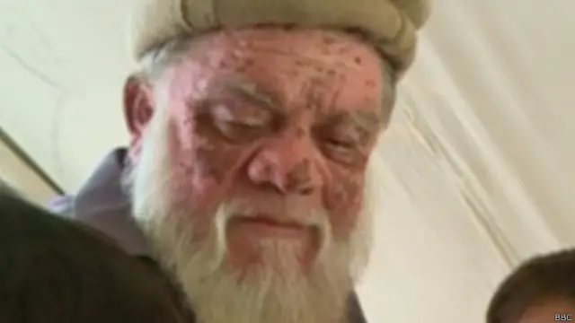 سنہ 2005 میں7.6 کی شدت آنے والے زلزلے میں عبدالطیف کا وادی نیلم کے پہاڑ پر بنا گھر، زمین اور مال مویشی سب دریا برد ہو گیا تھا