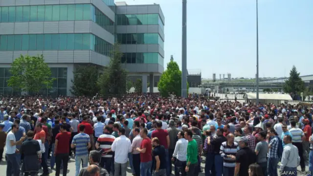 Renault fabrikası önündeki eylemler devam ediyor.