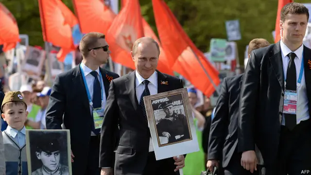 Путин и телохранители на акции "Бессмертный полк"