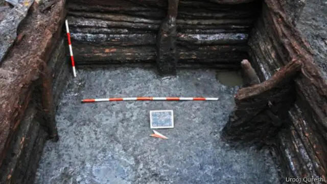 قاعدة منزل من القرون الوسطى في ميدان سانت جورج.