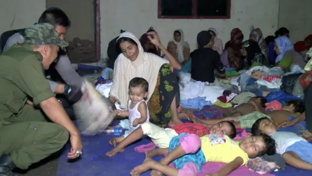 Perempuan dan anak-anak Rohingya asal Bangladesh dan Myanmar ditampung di Pelabuhan Langsa.