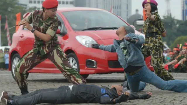 印尼女兵在演习(资料照片)