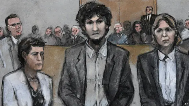 Джохар Царнаев во время оглашения смертного приговора (рисунок из зала суда)