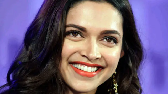 دیپکا پاڈوکون کی فلم فلم ’پیکو‘ کے لیے ان کے قریبی دوست رنویر سنگھ نے تعریف کی ہے