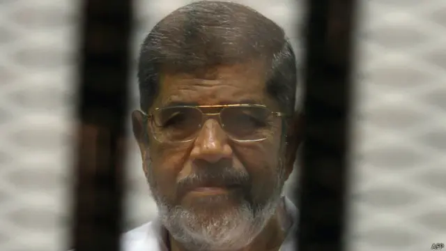 Мохаммед Мурси в зале суда в мае 2014 года