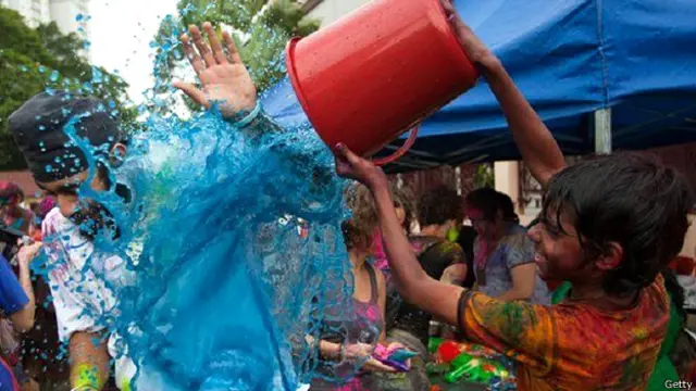 नीला रंग 