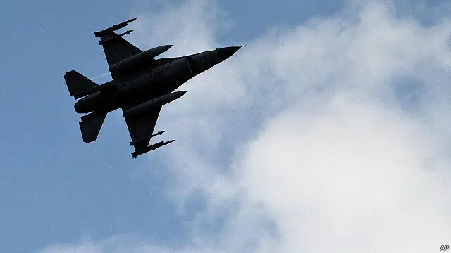 تركيا تقول إنها أسقطت مروحية وسوريا تقول إنها طائرة استطلاع صغيرة