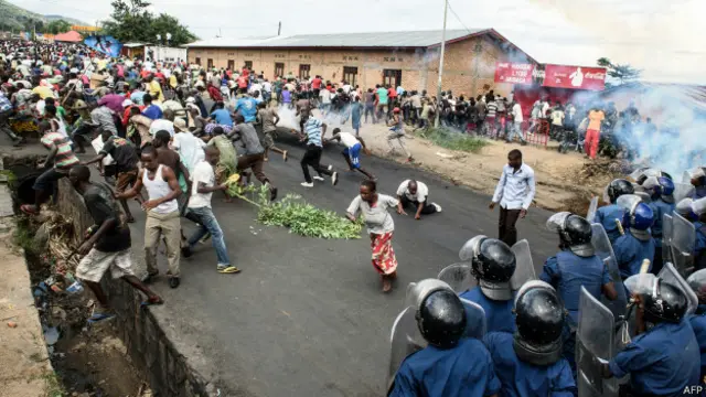 Las manifestaciones contra el presidente fueron aprovechadas por los militares para dar un golpe en Burundi.