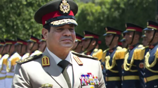 Al Sisi lideró un golpe y luego ganó unas elecciones a las que no pudieron concurrir los Hermanos Musulmanes, declarados organización terrorista.