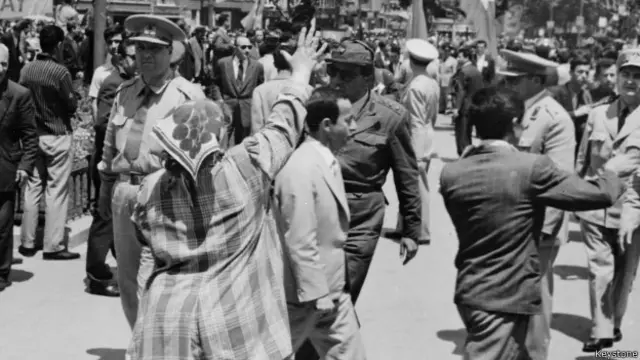 En 1960, los militares turcos tomaron control del país en un golpe incruento.