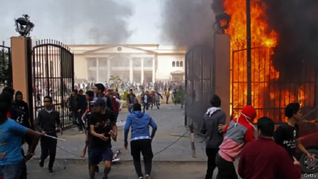 كان بعض أعضاء روابط الألتراس ضالعا في أعمال تخريب لمنشآت رياضية