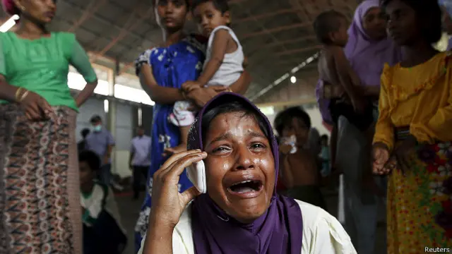 کشتیوں میں سوار پناہ گزین فاقہ کشی پر مجبور ہیں