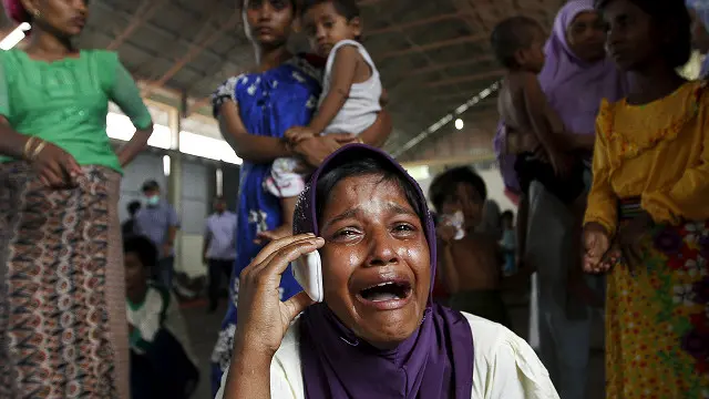 Ачех соҳилида чўкаётган кемадан қарийб 800 Роҳинга қутқарилган.