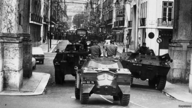 El paradigma de "golpe democrático" lo dieron unos oficiales portugueses en 1974.