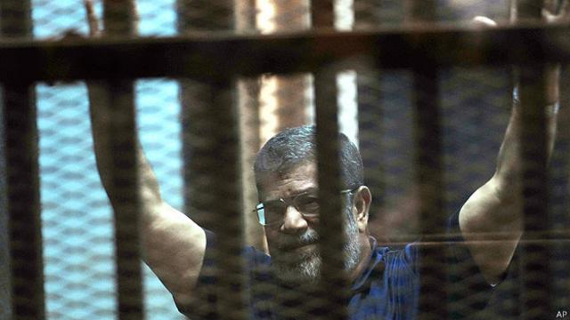Morsi fue derrocado por los militares después de días de protestas masivas en las calles.