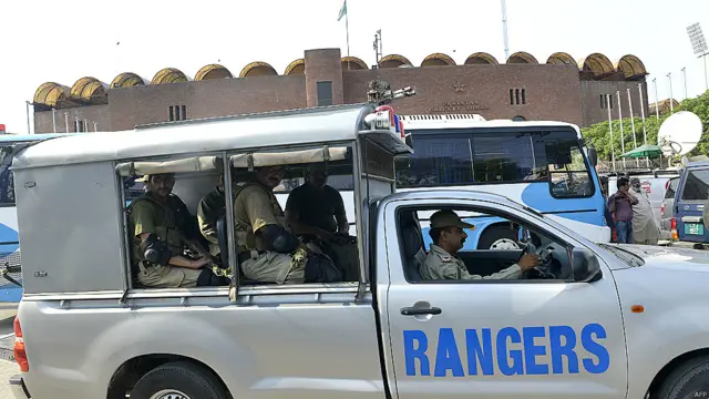 پاکستان کے شہر لاہور میں زمبابوے کرکٹ ٹیم کے دورے سے پہلے سخت حفاظتی اِنتظامات کیے جا رہے ہیں۔