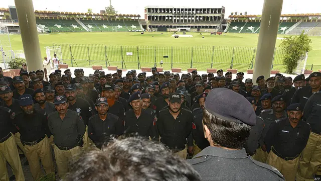 سنیچر کے روز پولیس کی ٹیموں نے زمبابوے ٹیم کی آمد سے قبل فُل ڈریس ریہرسل کی جس میں ایئر پورٹ سے نجی ہوٹل اور پھر قذافی سٹیڈیم تک سفر کر کے حالات کا جائزہ لیاگیا۔