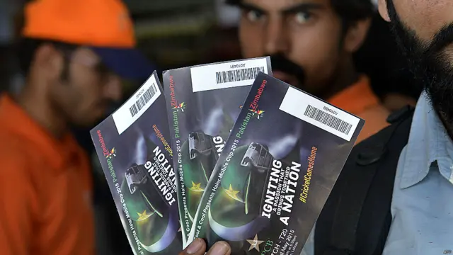 سنیچر سے پاکستان کرکٹ بورڈ کی تشہیری مہم شروع ہو گئی ہے جس میں ٹکٹ کے حصول ، کاروں کی پارکنگ اور داخلی راستوں کے بارے میں عوام کو معلومات فراہم کی جا رہی ہے۔