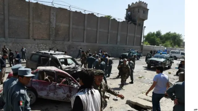 په برید کې د ولسي وګړو او بهرنیانو موټر ویجاړ شوي