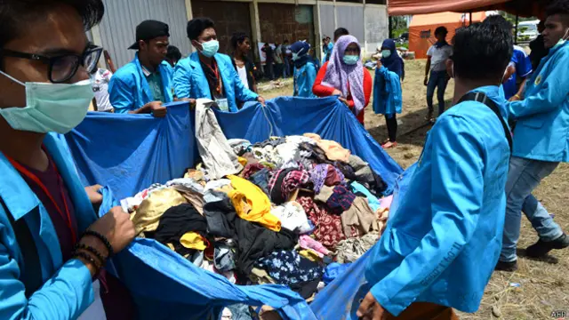 Estudiantes voluntarios de Indonesia