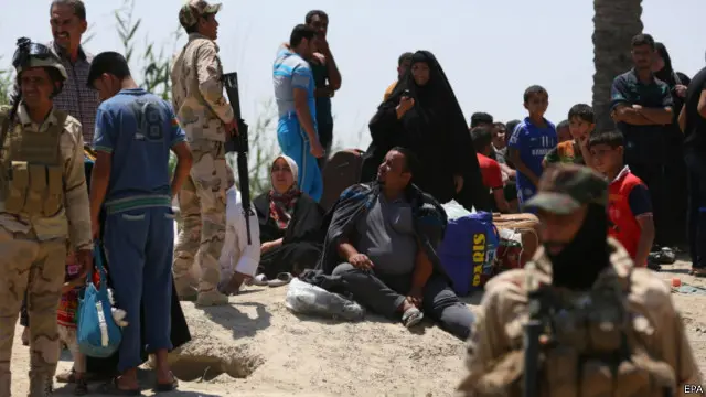 Selain 8000 an warga mengungsi, sekitar 500 orang tewas sejak ISIS melancarkans erangan terhadap Ramadi.