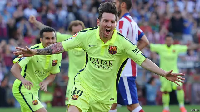 ميسي يجري فرحا بعد إحراز هدف الفوز في أتليتكو مدريد