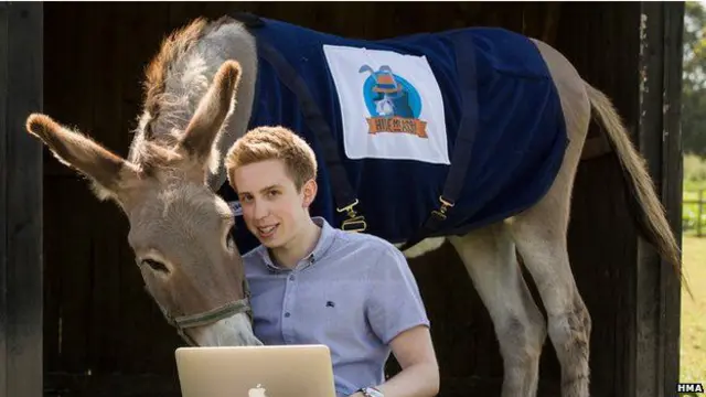 کیٹر کا کہنا ہے کہ ایک مزاحیہ نام کی وجہ سے انھیں فائدہ ہوا اور لوگوں کو نام یاد رہا