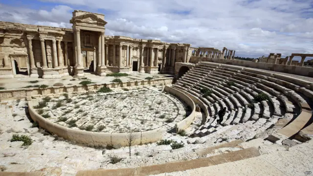 IS chiếm Palmyra hồi tháng Năm khiến có những lo sợ rằng nhóm này có thể phá hủy địa danh thuộc danh sách của Unesco các Di sản Văn hóa thế giới. Palmyra là một trong những báu vật khảo cổ của Trung Đông. 