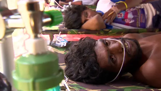 Pengungsi Rohingya dan Bangladesh yang sakit dan tengah dirawat di Aceh.
