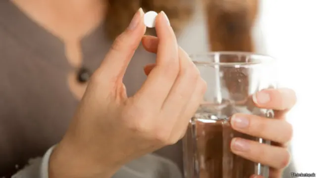 Как и парацетамол, ибупрофен обладает болеутоляющим эффектом, но кроме того, это еще и противовоспалительное средство