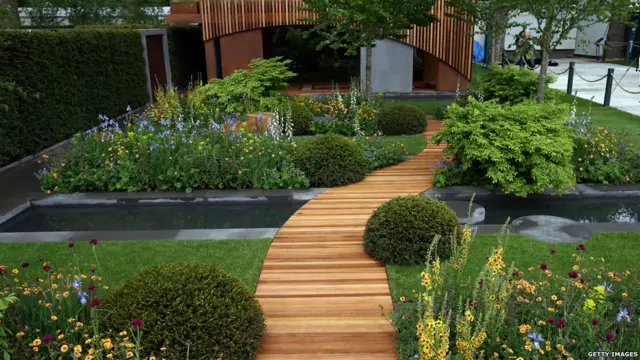 گرینڈ پویلین کے باہر شائقین کو جدید ڈیزائن کے باغیچے دیکھنے کا بھی موقع ملے گا۔