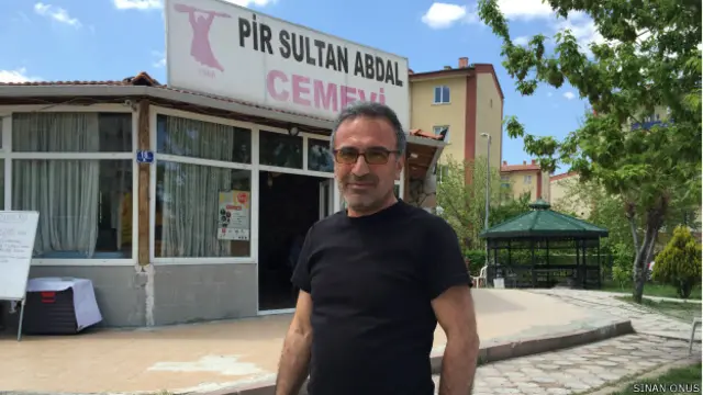 Hikmet Parlak: "Orta yaş ve üzerindeki seçmende HDP ile AKP anlaşır endişesi var."