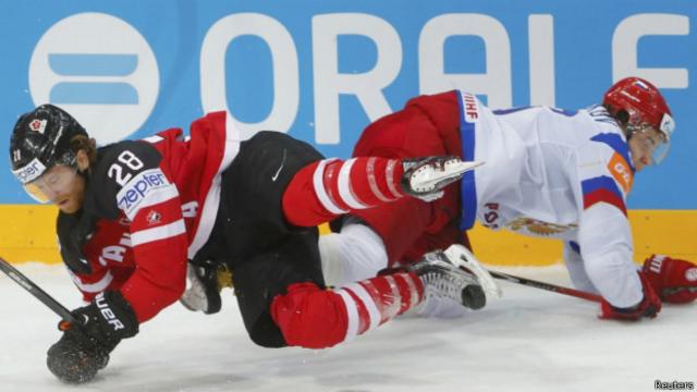 Момент финального матча Россия-Канада чемпионата мира по хоккею в Праге 17 мая 2015 г.