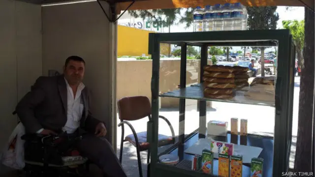 Nezih Özer: "Ülkede iyi siyasetçi yokken Erdoğan çıkıp geldi ama o da bazen çok abartıyor."