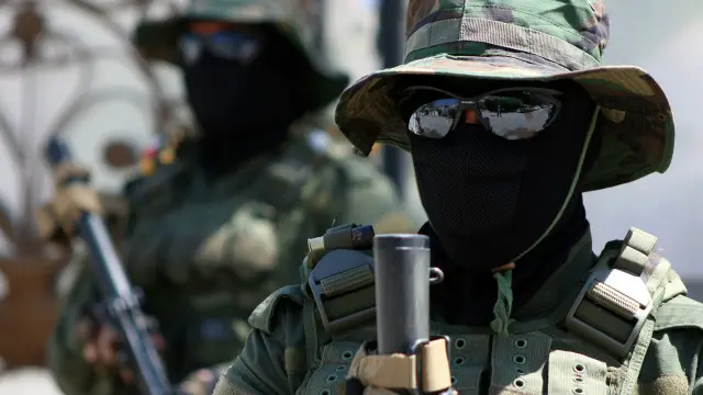 Các tay súng Shia từng chiếm lại Tikrit từ tay IS hồi tháng Tư, nhưng việc dùng lực lượng này khiến nhiều người sợ gây ra bạo lực phe phái ở các vùng đông người Sunni sinh sống