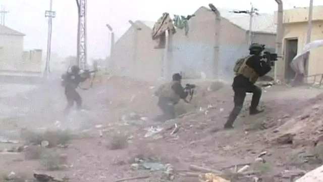 اشتبك مسلحو التنظيم مع القوات الحكومية ومقاتلي العشائر المدافعين عن المنطقة.