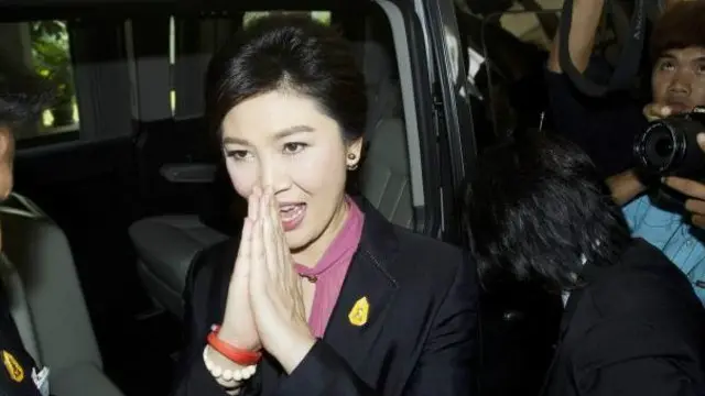 英拉对聚集在法庭外的人群表示,她将证明自己是无辜的。