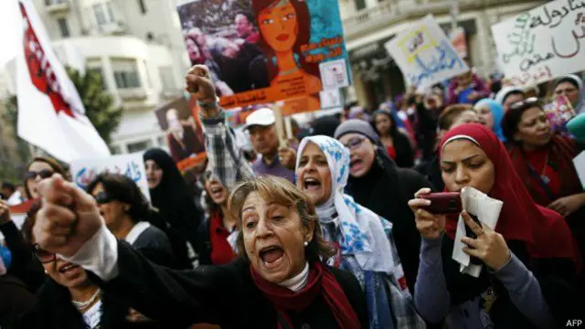 انسانی حقوق کے کارکنان اس سے قبل جنسی استحصال کے خلاف مظاہرہ کرتے رہے ہیں