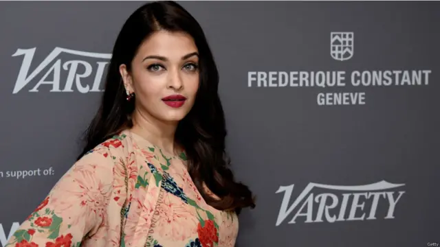 یہ فلمی میلہ پہلی بار ستمبر سنہ 1946 میں منعقد کیا گیا تھا لیکن سنہ 1952 کے بعد سے یہ ہر سال مئی کے مہینے میں منعقد ہو رہا ہے اور ایشوریہ رائے نے بھی کئی بار اس میں شرکت کی ہے۔