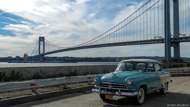 Дмитрий Швецов привез этот отреставрированный ГАЗ-21 "Волга" 1957 года после того, как от наводнения погибла его машина 1962 года