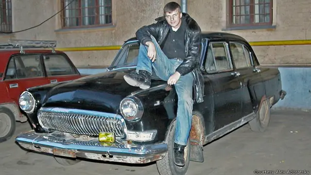 1999 год. Адоратский и его "Волга" 1969 года, купленная за 200 долларов США